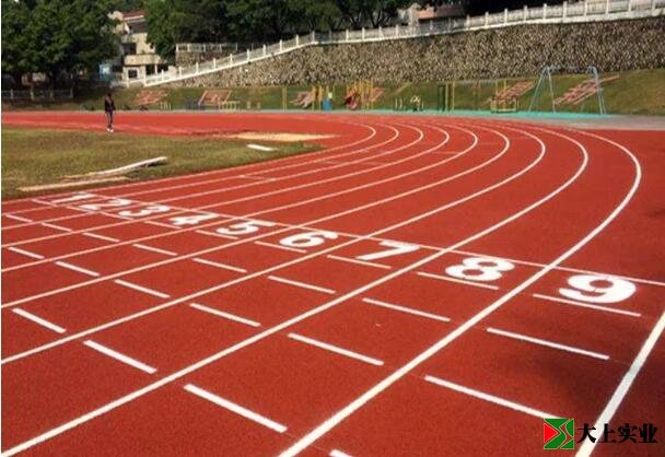 學(xué)校操場(chǎng)