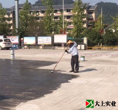 硅pu籃球場(chǎng)施工-底漆