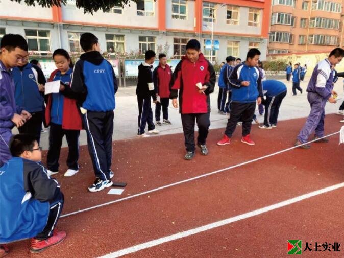 學(xué)生以小組為單位進(jìn)行實(shí)地測(cè)量