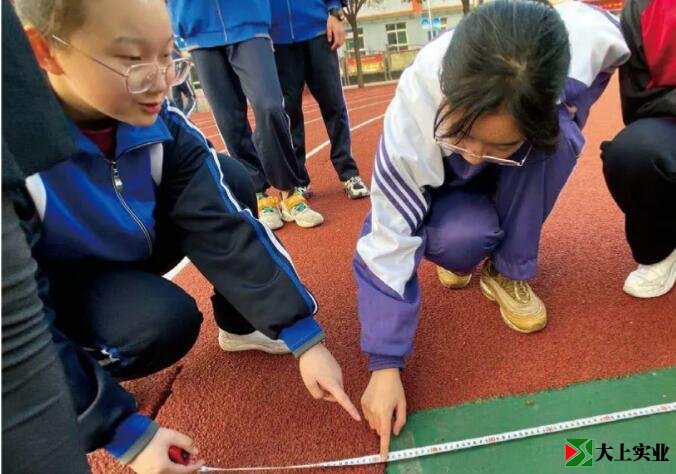 學(xué)生以小組為單位進(jìn)行實(shí)地測(cè)量