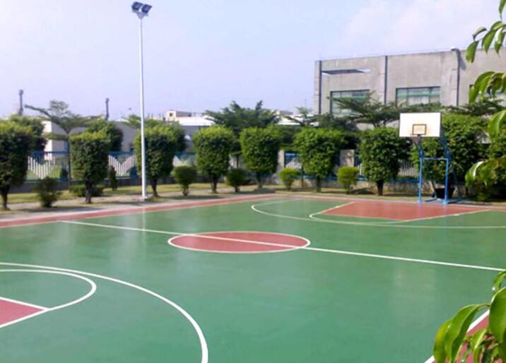 做一個籃球場地面要多少錢？