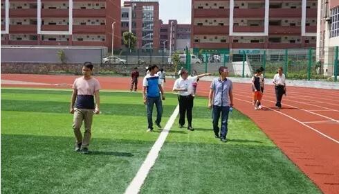 足球場(chǎng)草坪檢測(cè)現(xiàn)場(chǎng)