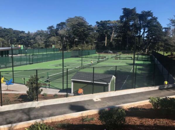 舊金山翻新2千八百萬元的公共網球場長什么樣？