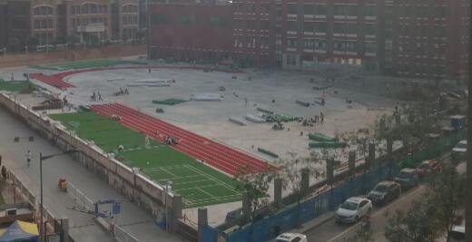 10天時間，一座學校塑膠跑道，建設完成