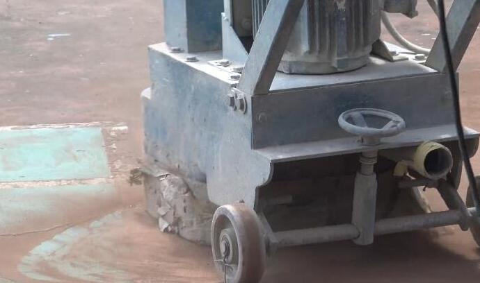 籃球場舊基礎(chǔ)打磨