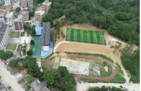 籃球場、足球場、跑道