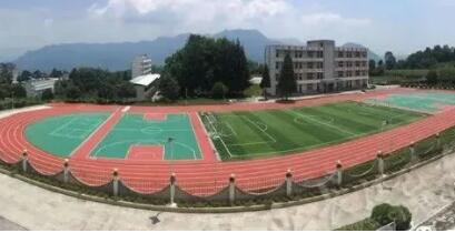 初級中學(xué)運動場