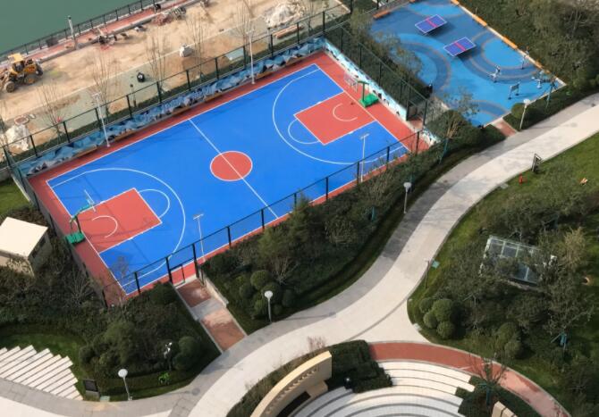 華潤威海灣九里，小區自帶海景籃球場